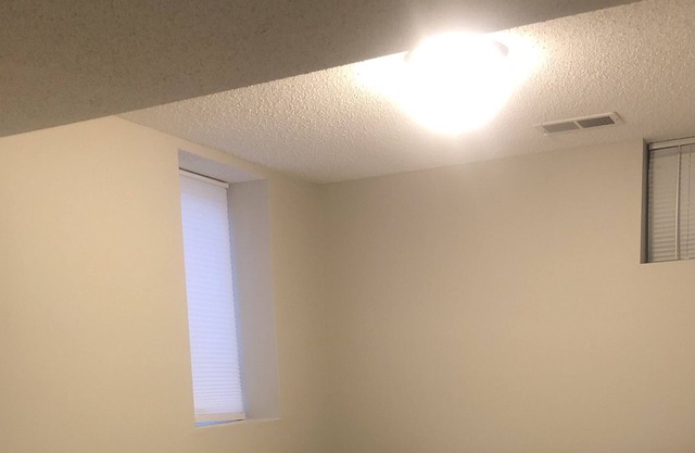 Separate entrance 2 levels suites with laundry room next airport mall America