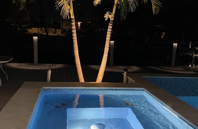 September Specials! Message me! Walk to everything! Large private pool!