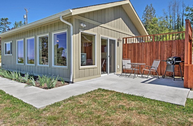 Sequim Cottage w/Panoramic Olympic Mtn. Views!