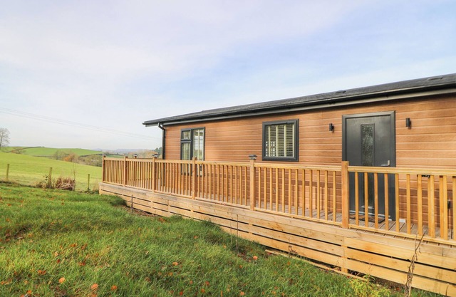 SEREN LODGE, family friendly, with a garden in Builth Wells
