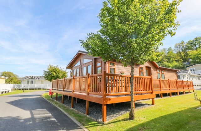SERENDIPITY - HERITAGE PARK, pet friendly, with a garden in Kilgetty