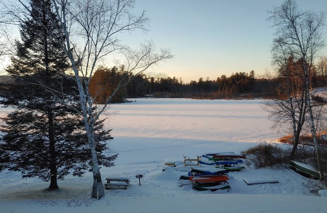 Serene 1-bed cottage + Loft in Whitefield Ski, Sled, Hike Cannon Bretton Woods