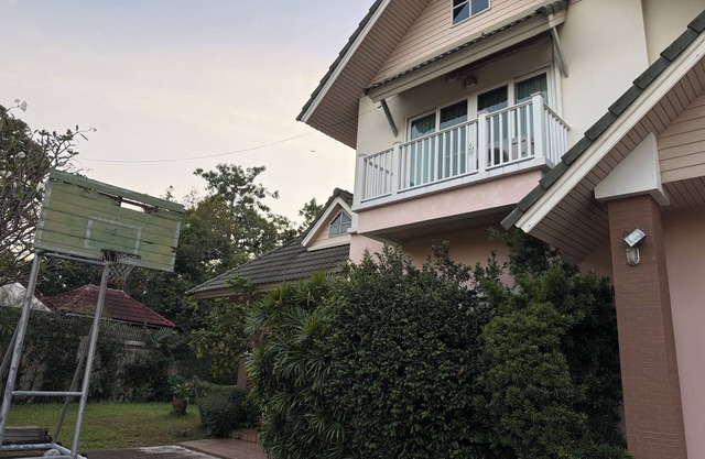 Serene 3-bedroom house in Bangkok with WiFi