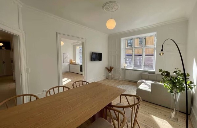 Serene 5-bedroom apartment with WiFi in charming København