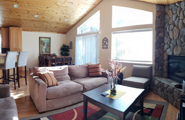 Serene Alpine Escape near Pinecrest Lake with fast Wi-Fi + EV Charging Station