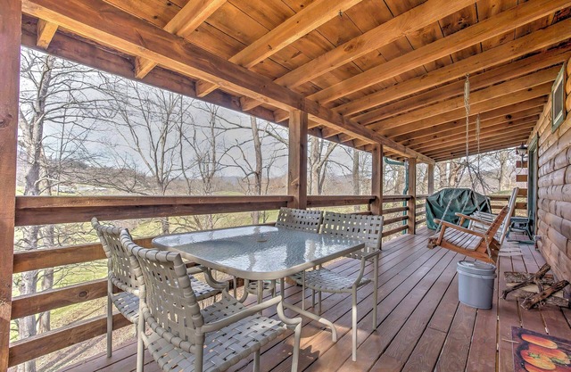 Serene Cabin in the Smokies w/2 Decks & Hot Tub!
