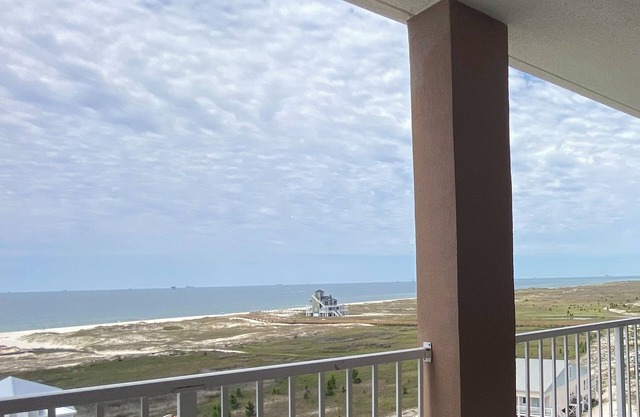 Serene Coastal Escape. Breathtaking ocean views.