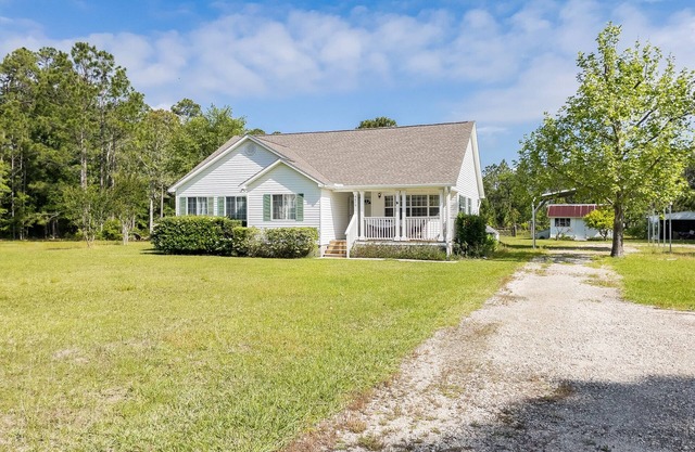 Serene cottage on 3 acres w pond. 10mins to Perdido Key beaches- no hidden fees.
