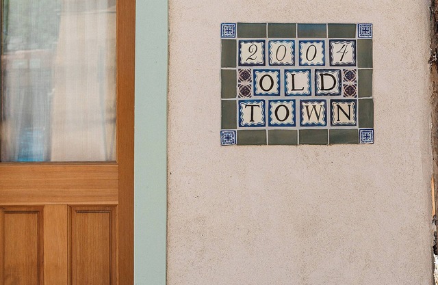 Serene, earthen home - just one minute from the heart of Old Town Albuquerque!