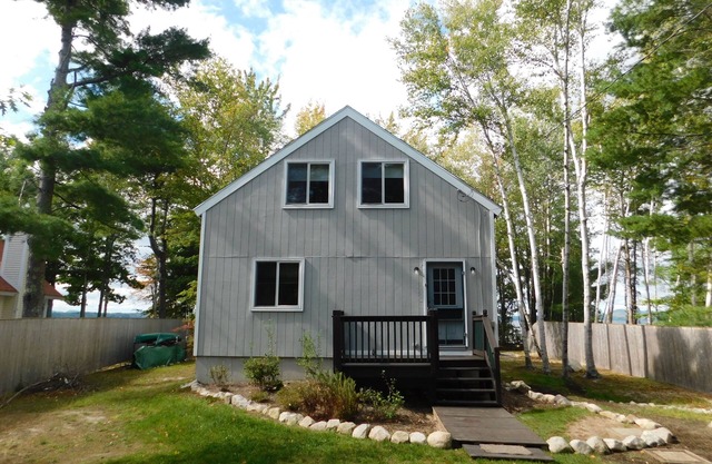 Serene Frye Island cottage with spectacular mountain and sunset views!