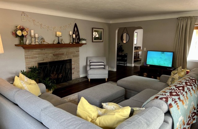 Serene Garden Retreat - with Chef's Kitchen -& Easy Access to Everything!