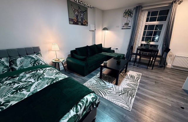 Serene Garden Room Suite City Centre