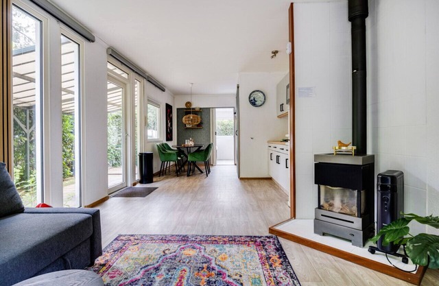 Serene Getaway: Charming Cozy Chalet with Generous Private Garden at the Veluwe.