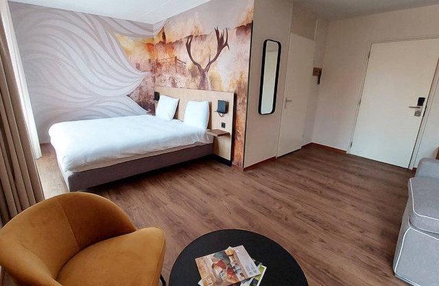 Serene Getaway w/balcony & parking | Scenic views, Nature trails & local sites