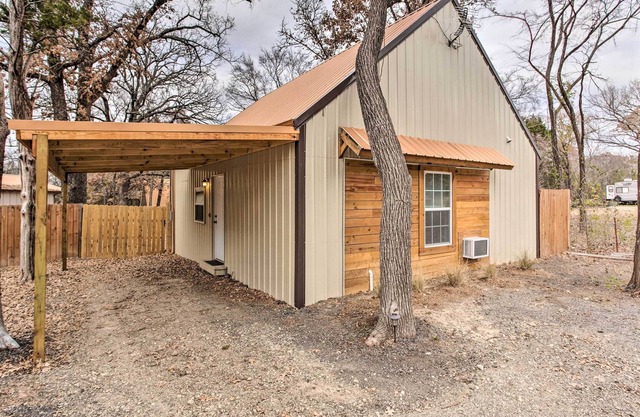 Serene Gordonville Cabin w/ Private Balcony!