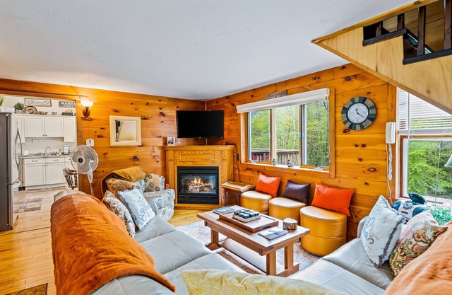 Serene home near Lake George, 20 minutes to Gore Mountain Ski Resort