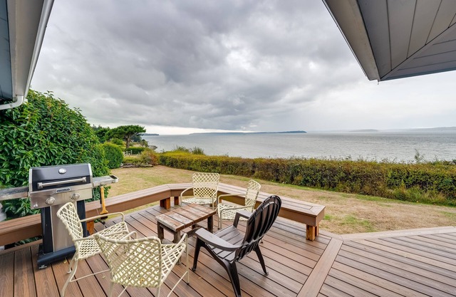 Serene Island Retreat w/Beach Access & Mtn Views!