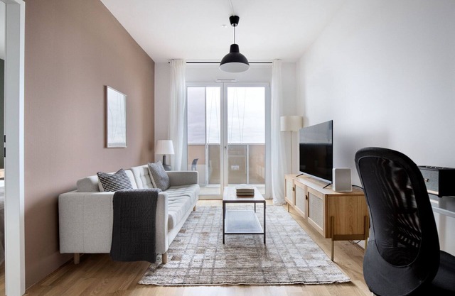 Serene Landstraße 1BR w/Gym & Pool, nr Restaurants, by Blueground