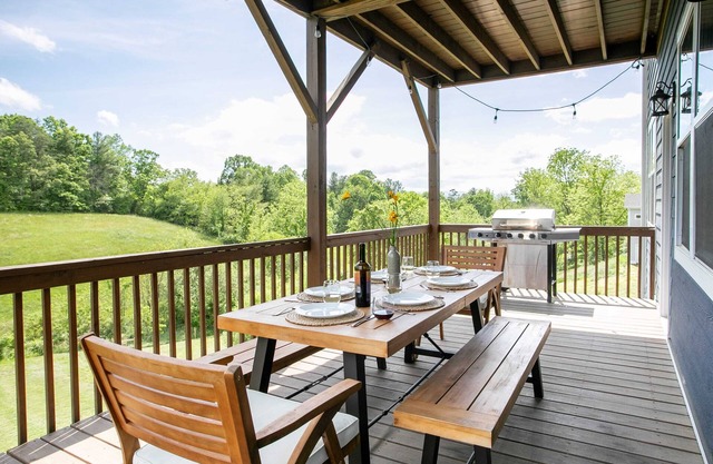 Serene Luxury Retreat| Hot Tub|Views