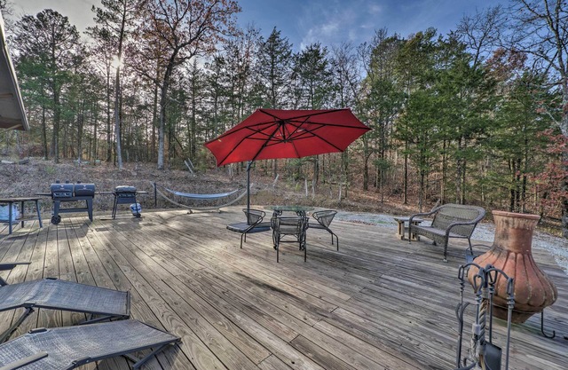 Serene Nashoba Cabin w/Charcoal & Gas Grills