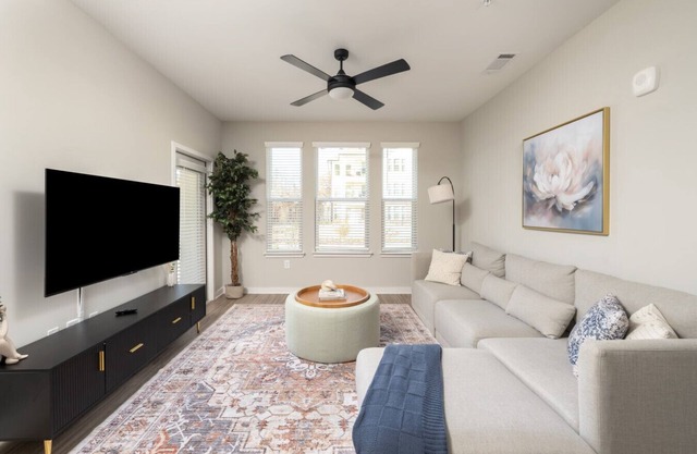 Serene, New Apt | Pool | Long Stays