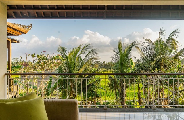 Serene private villa surrounded by rice fields only minutes to Ubud Market