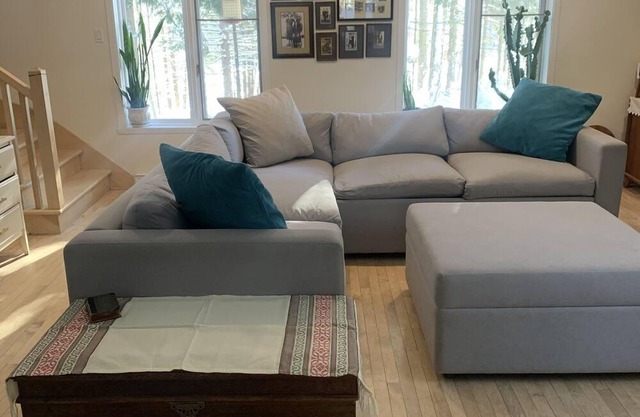 Serene, renovated spacious cottage in wooded surroundings close to all amenities