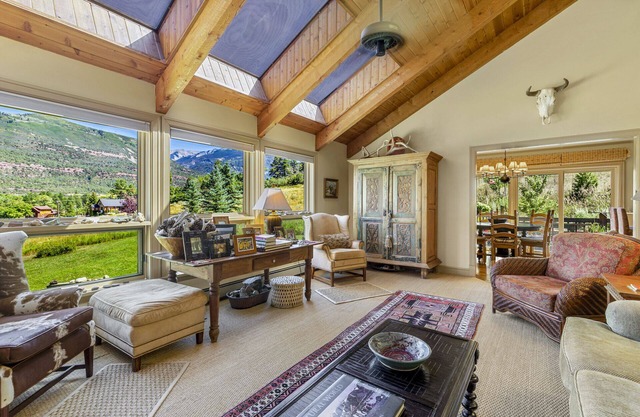 Serene Retreat - Fire Pit - Great Views - Air Conditioning!