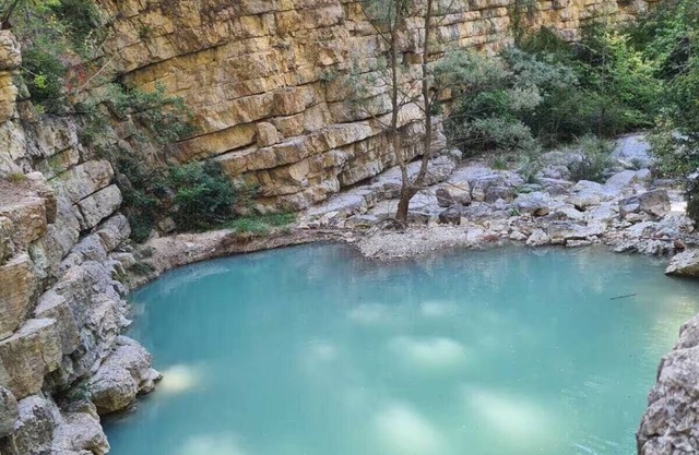 Serene Stay in Provence: Idyllic Park Setting & Pool | 100 to Thermal Baths