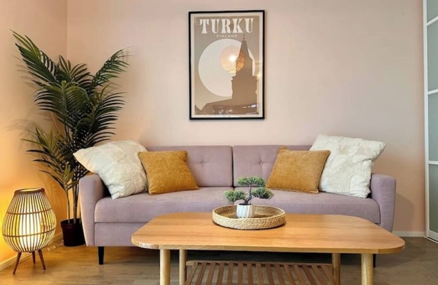 Serene & Stylish 5★ Getaway in Central Turku – King Bed, Cozy & Prime Location