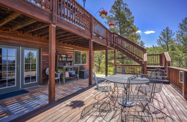 Serenity at Bear Lodge,Fantastic Sangre de Cristo Mountain Views,RV Parking,Dogs Considered with Fee