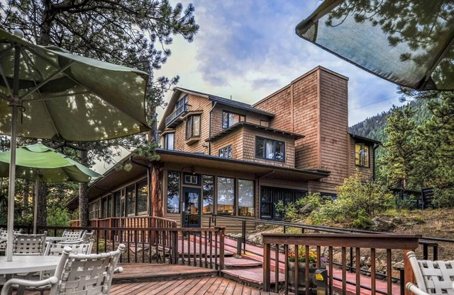 Serenity in the Beautiful Rocky Mountains, Scenic Views, Minutes to Riverwalk