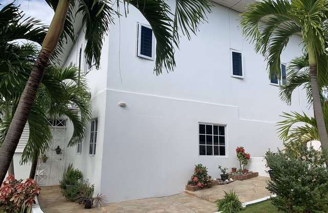 "Serenity". Peaceful work-friendly, self-contained suite with mountain view.