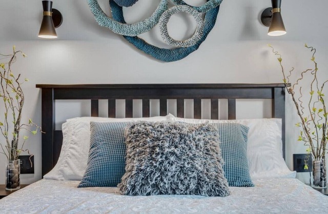 Serenity Suite · Romantic Getaway on Main Street - Serenity Suite