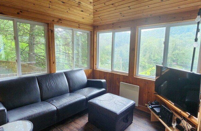 Serenity - Tree house on the lake
