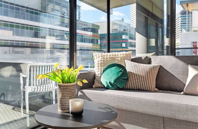 Serrata | 2B2B Docklands Apartment with CP