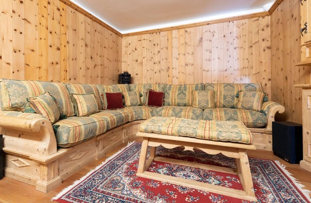 Sertorelli 64 - Four Bedroom Apartment, Sleeps 6