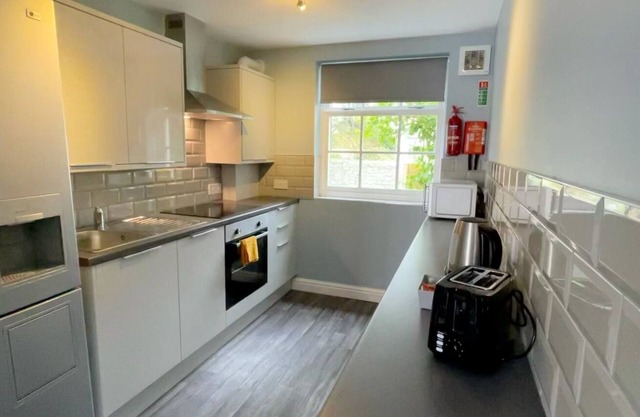 Serviced 2 bed Apartment @Norton House in Mumbles