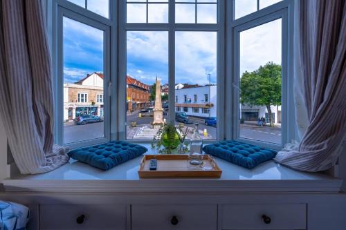 Serviced Apartment with City Views & Smart Tech