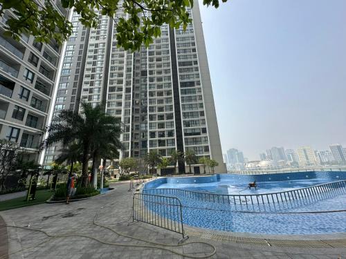 SERVICED APARTMENTS VINHOMES SKYLAKE