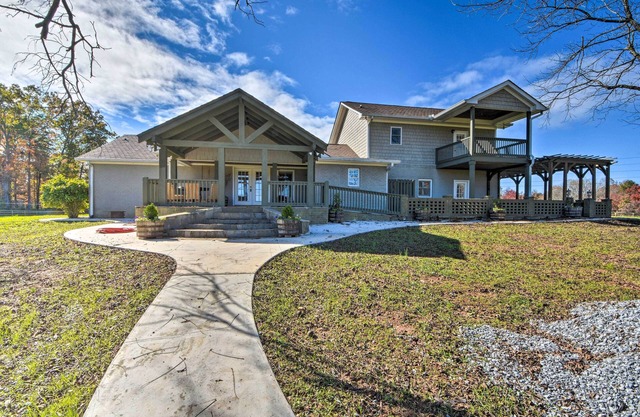 Serving Southern Charm at this Clarkesville House!