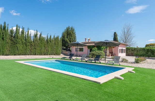 SES VELES - Villa with private pool in Lloseta.