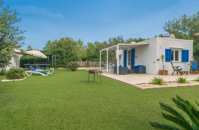 SESTANYOL - Beach house with jacuzzi and near the beach. Perfect for couples. Free WiFi
