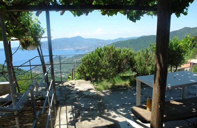 Sestri Levante, house in the mountains with view to Portofino Bay
