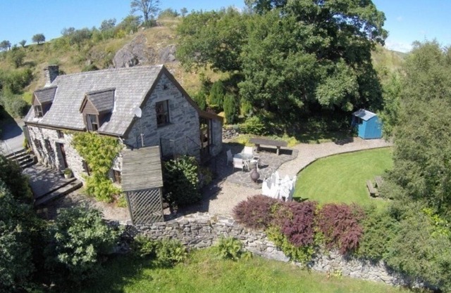 Set in 18 acres: woodburner, hilltop, sauna, lake, cabin, kayaks, rowing boat.