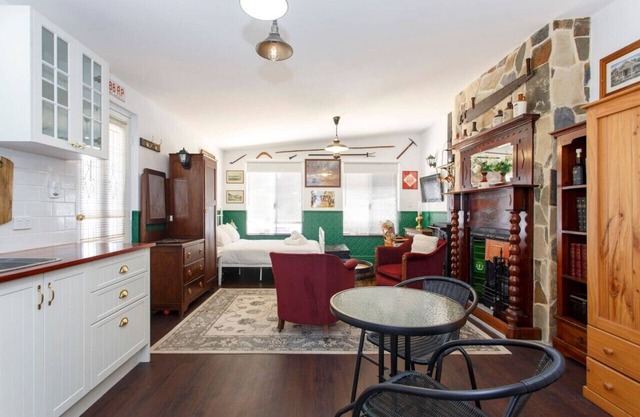 Settlers Cottage - one bedroom studio