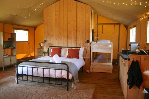 Seven Hills Hideaway - Two Bedroom