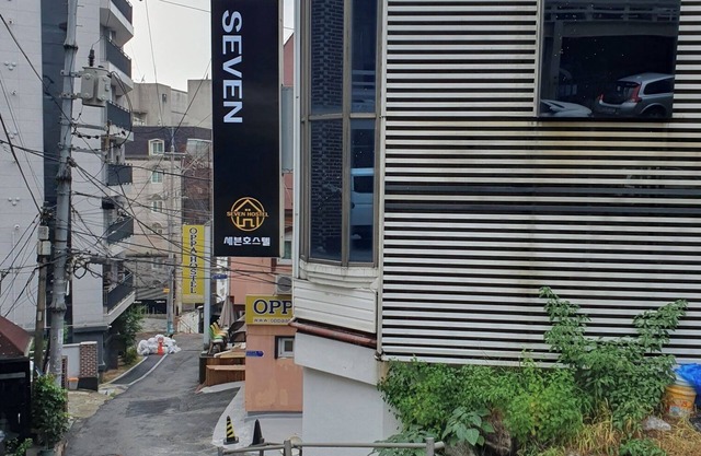 Seven Hostel