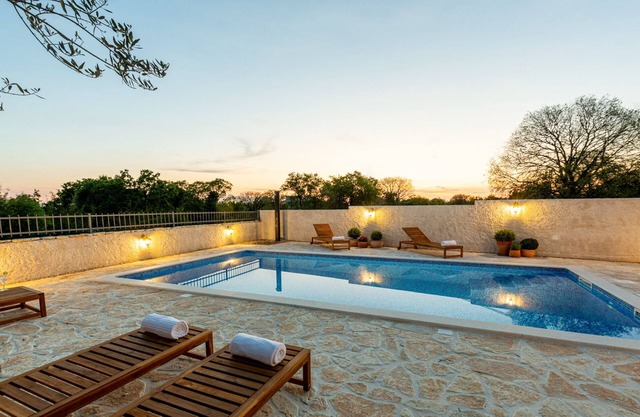 Seven Olives Guest House * with heated pool - Krka waterfalls - near Sibenik
