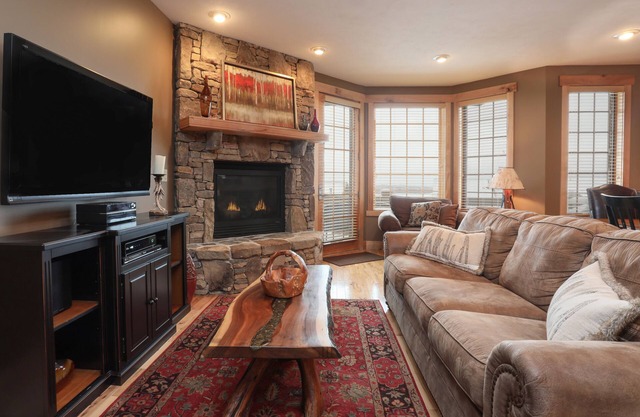 Seven Springs - Southwind Ski-in Ski-Out Mountaintop Townhouse